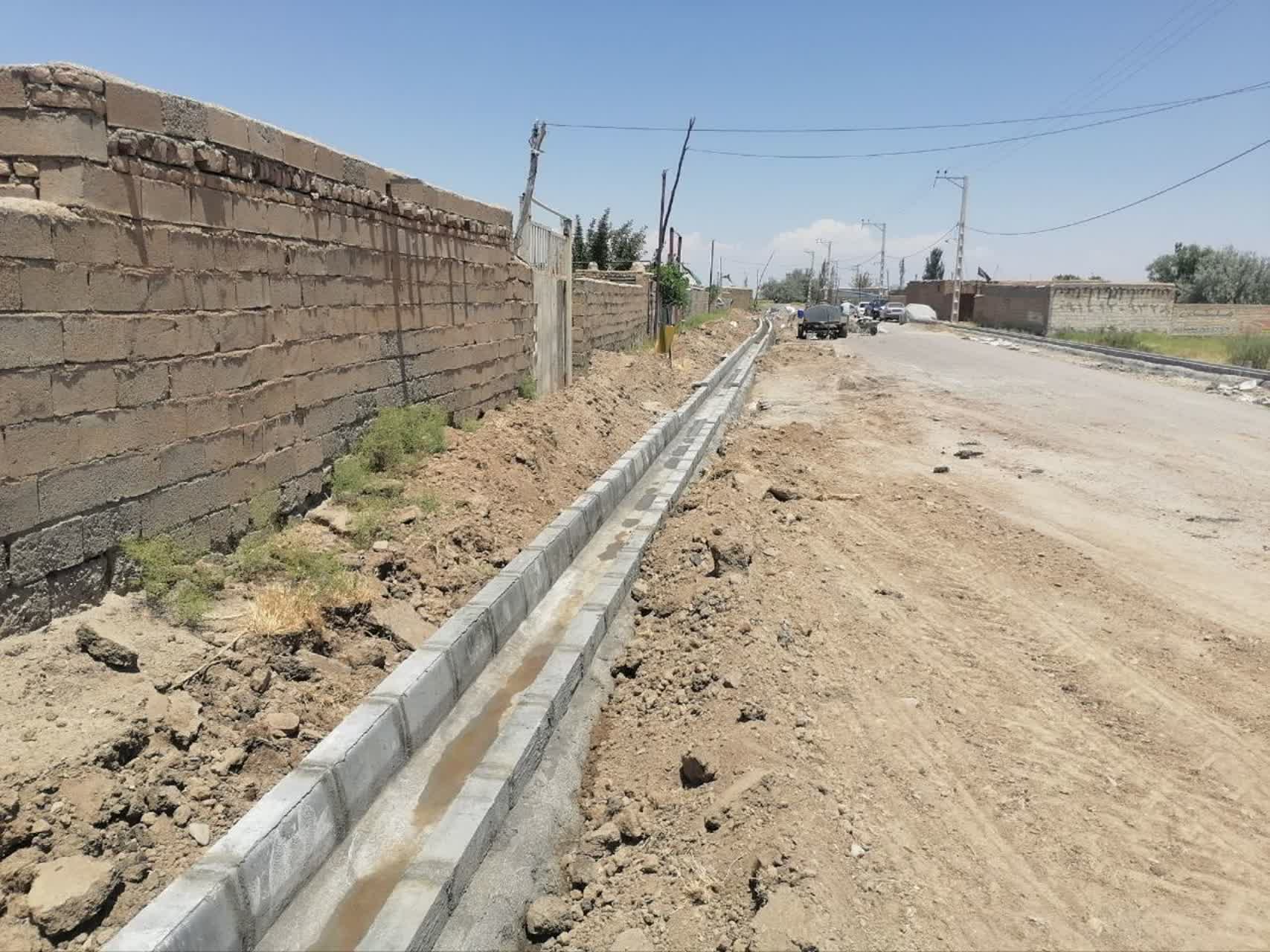 بازدید فرماندار چهاربرج از روند اجرای طرح هادی روستای آغداش
