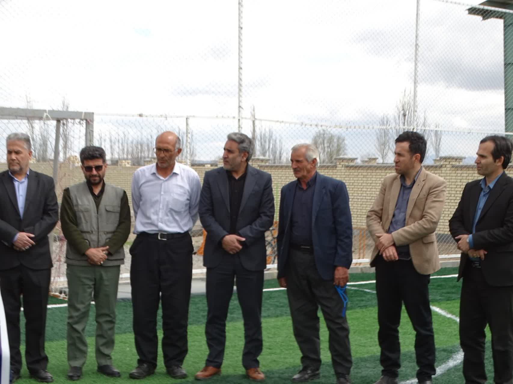 نامگذاری چمن مصنوعی مدرسه شعبانلو به یاد شهدای دانشآموز میناب