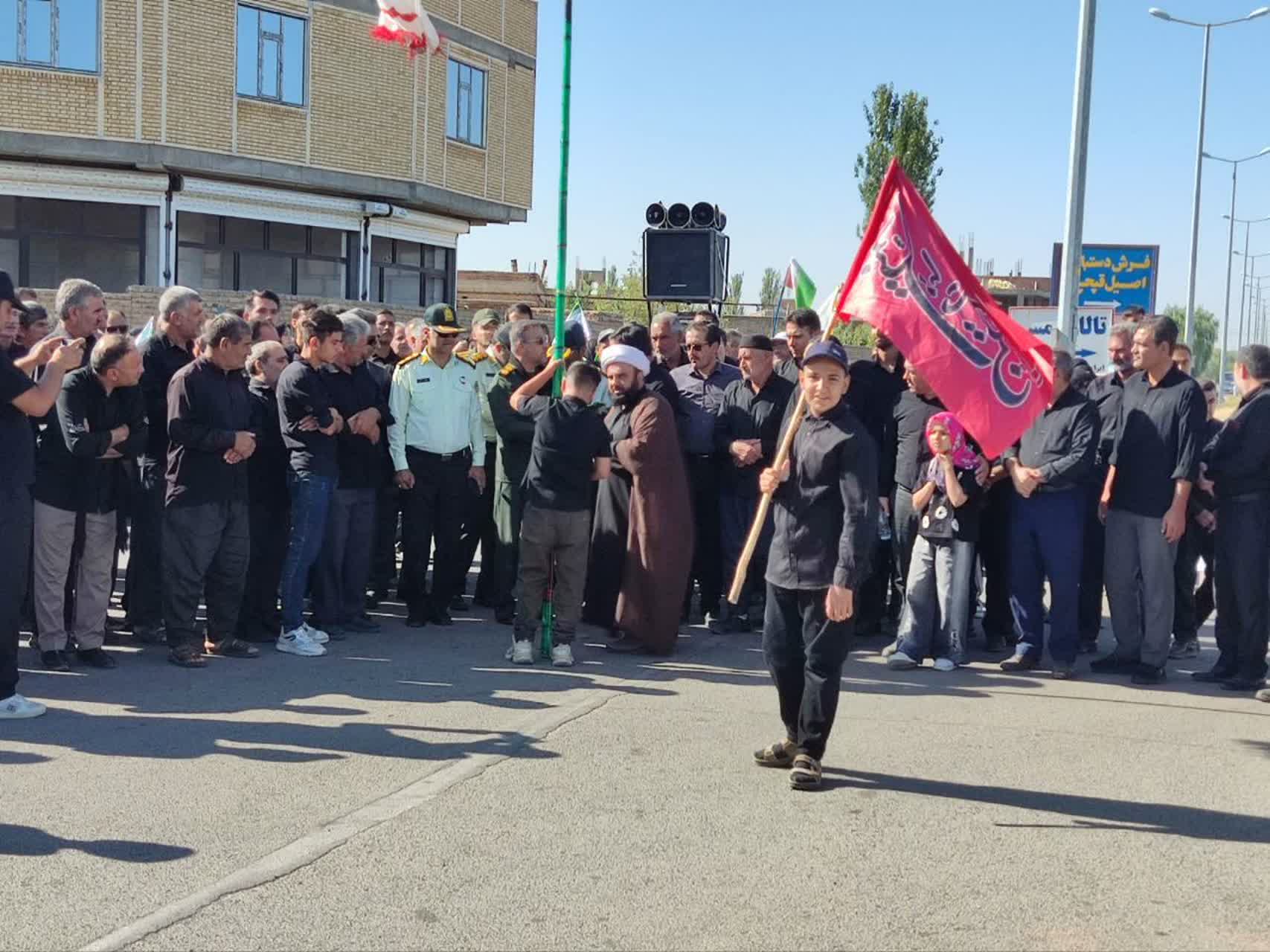 برگزاری پرشور آیین پیادهروی جاماندگان اربعین حسینی در چهاربرج