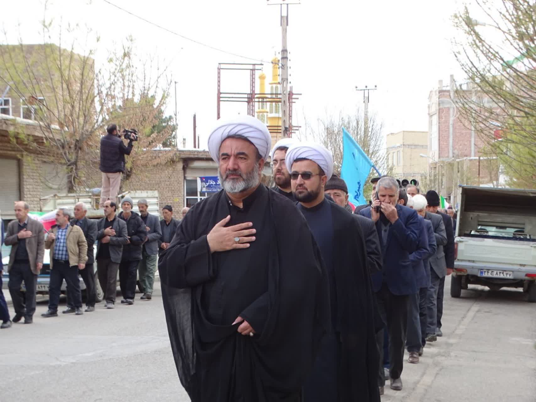 چهاربرج در سوگ «رهبر شهید» و شهدای مدرسه میناب