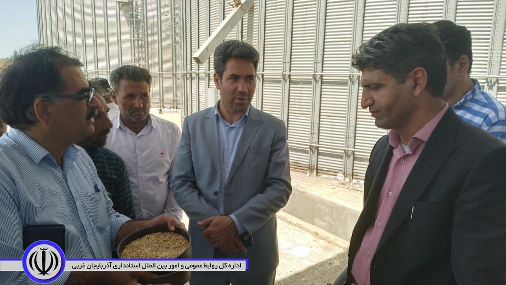 بازدید فرماندار چهاربرج از سیلوهای ذخیره ی گندم