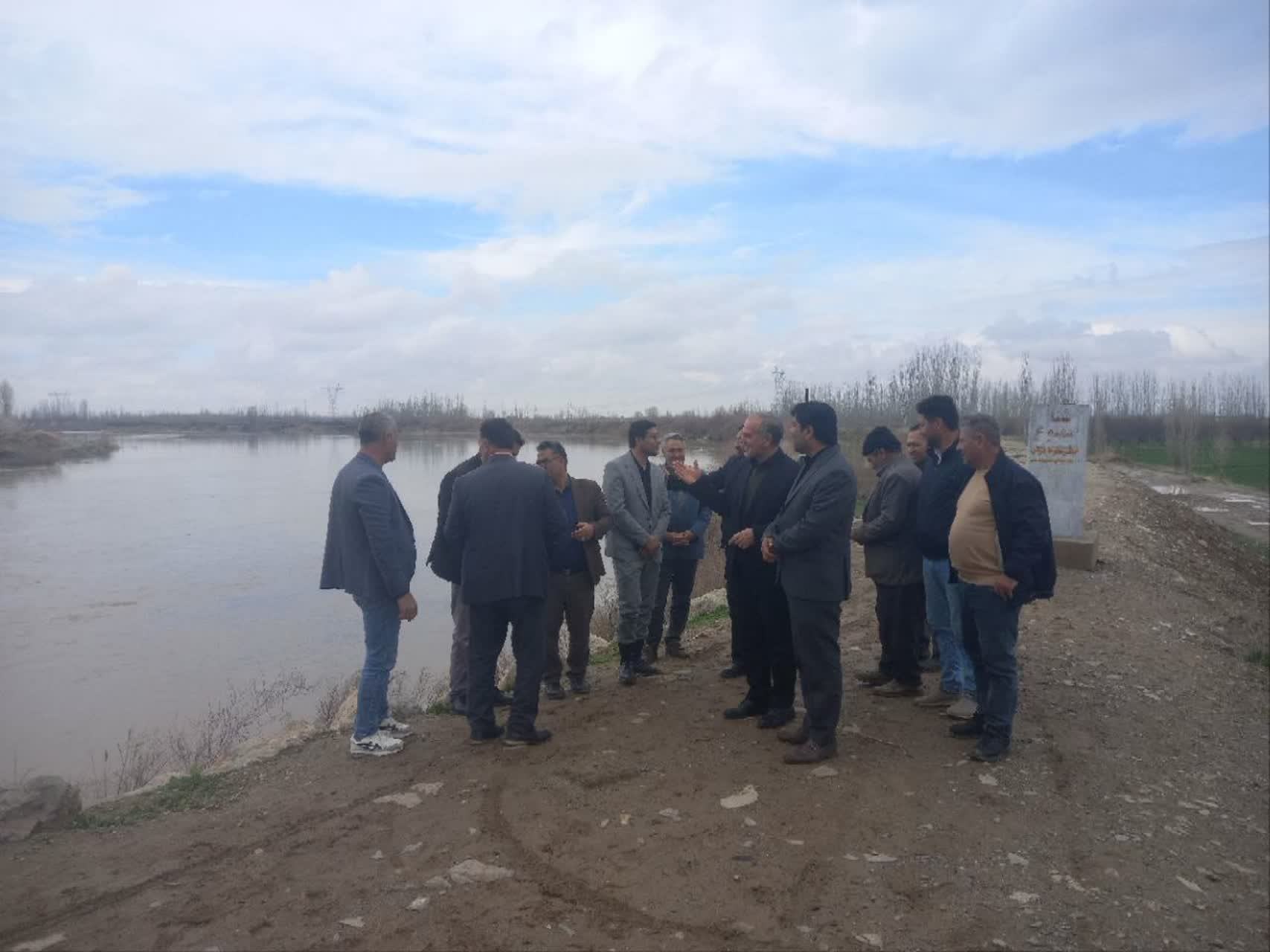 بازدید فرماندار چهاربرج از زرینه‌رود / اتخاذ تدابیر پیشگیرانه در پی افزایش تراز آب