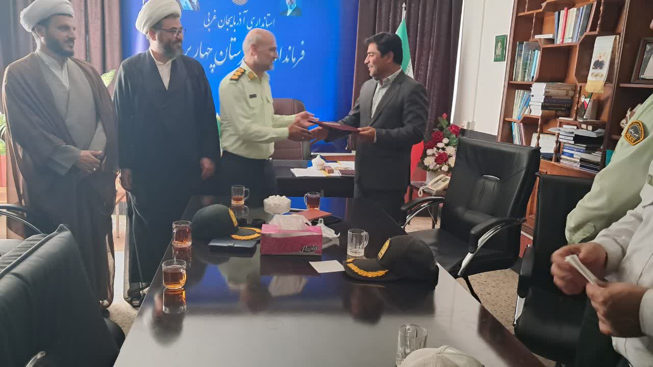 فرمانده انتظامی چهاربرج با فرماندار دیدار کرد