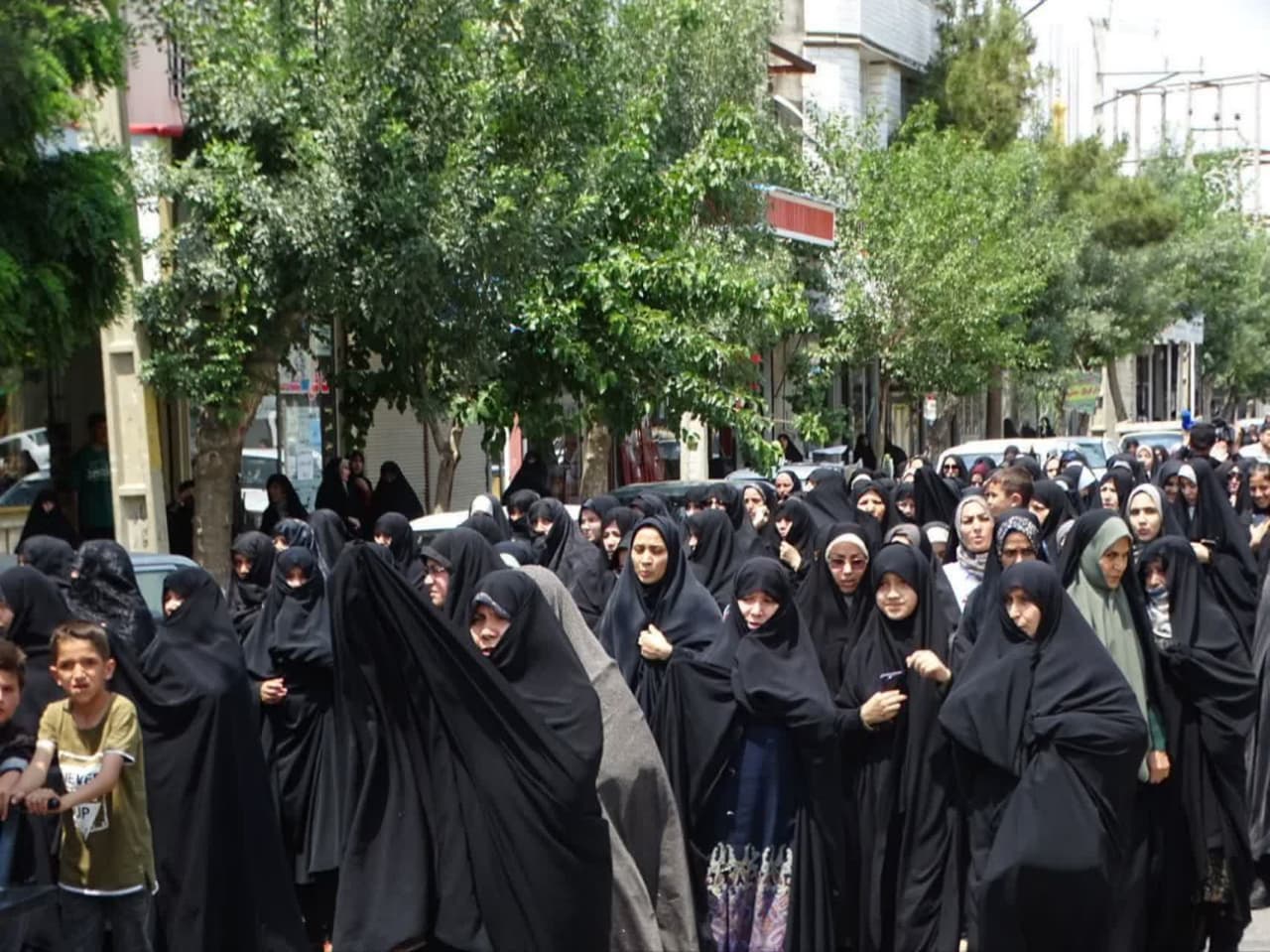 موج خشم عمومی در چهاربرج؛ محکومیت جنایات رژیم صهیونیستی توسط نمازگزاران