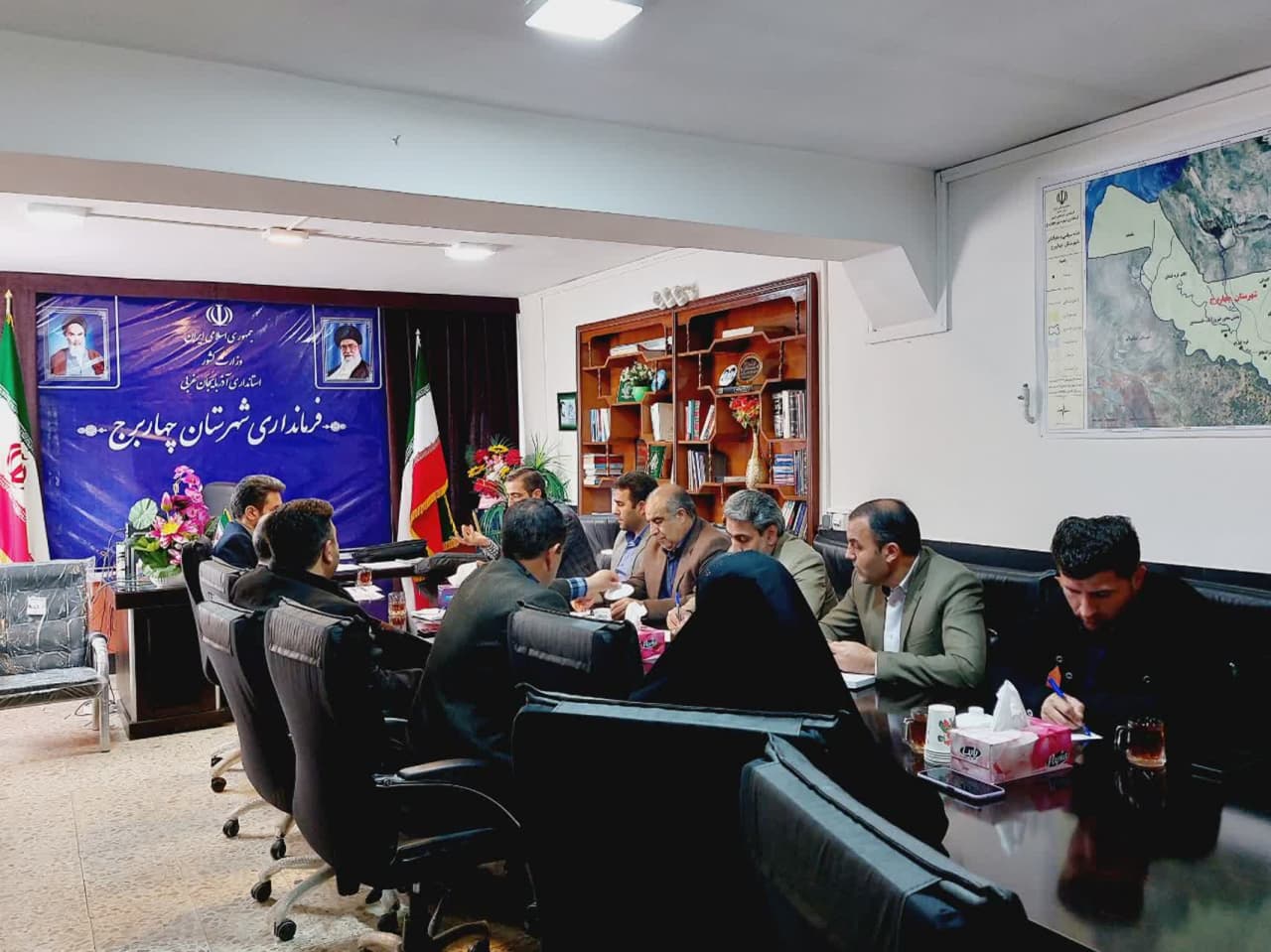 جلسه اشتغال و رفع موانع تولید با حضور مدیر اجرایی بنیاد برکت در شهرستان چهاربرج