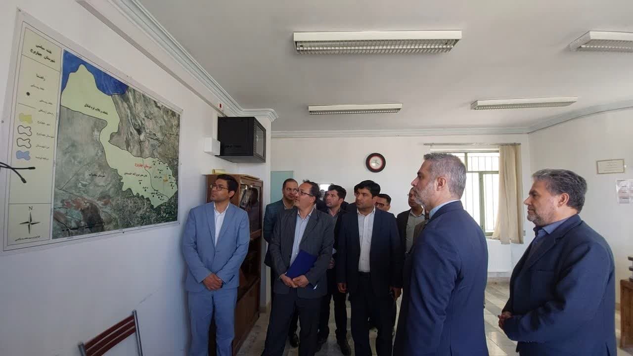 بازدید مشاور ارشد سازمان اداری و استخدامی کشور از زیرساختهای اداری شهرستان چهاربرج