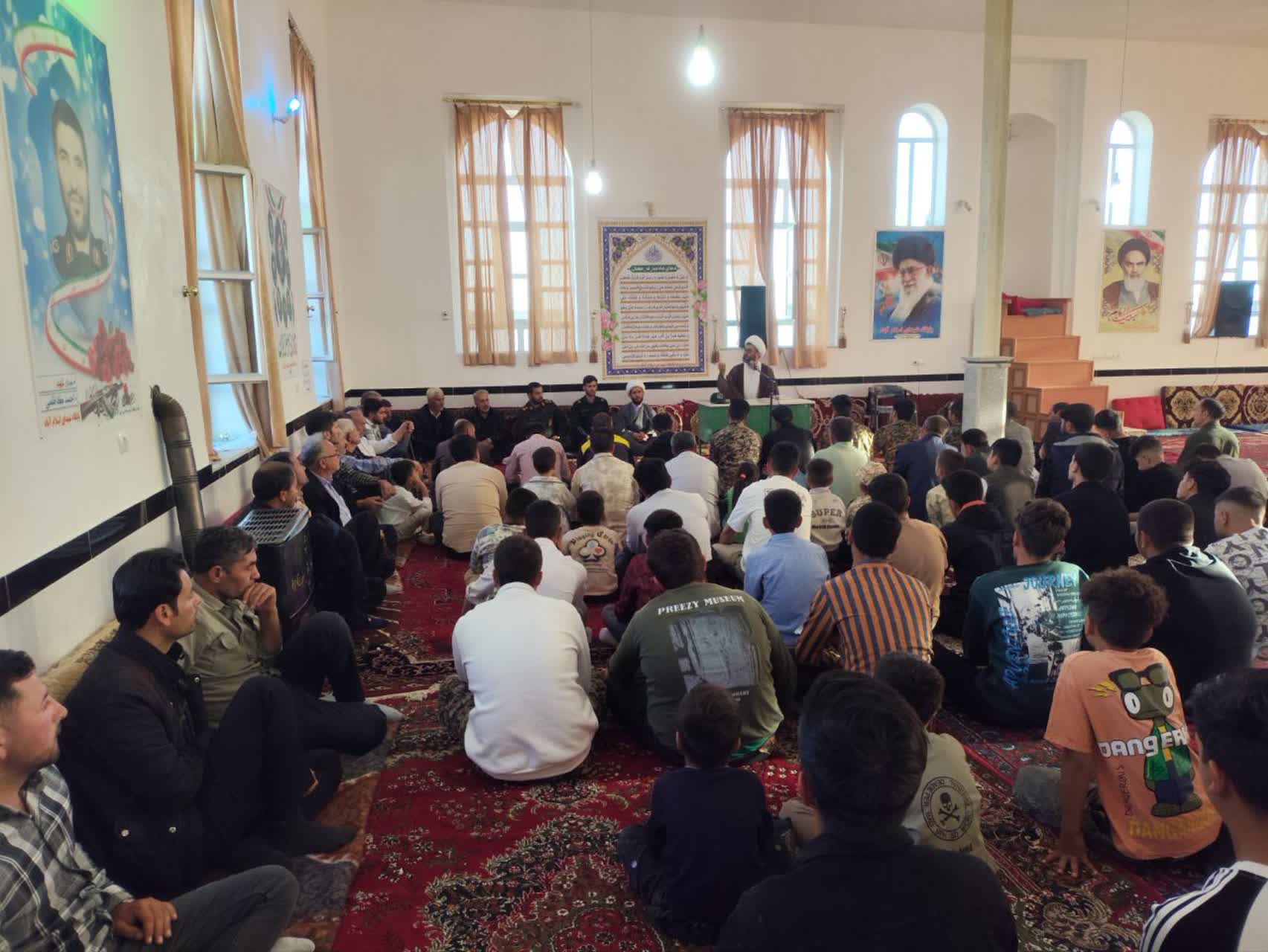 تجمع اهالی ولایتمدار روستای اسلامآباد شهرستان چهاربرج در حمایت از نیروهای مسلح برگزار شد