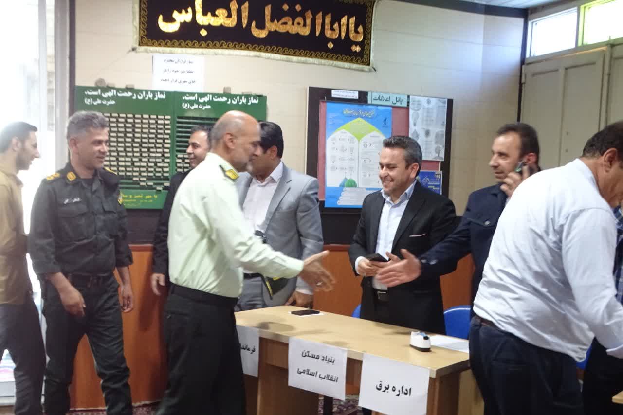برپایی میز خدمت ادارات در شهرستان چهاربرج به مناسبت هفته دولت