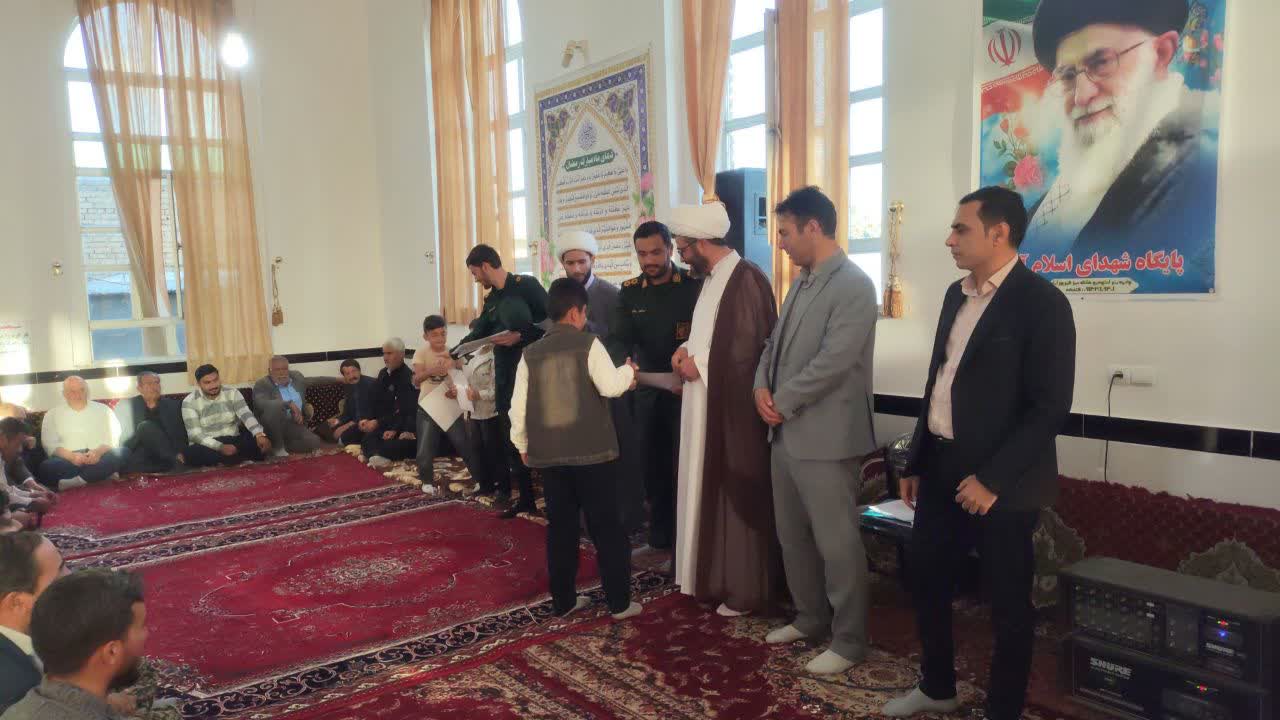 تجمع اهالی ولایتمدار روستای اسلامآباد شهرستان چهاربرج در حمایت از نیروهای مسلح برگزار شد