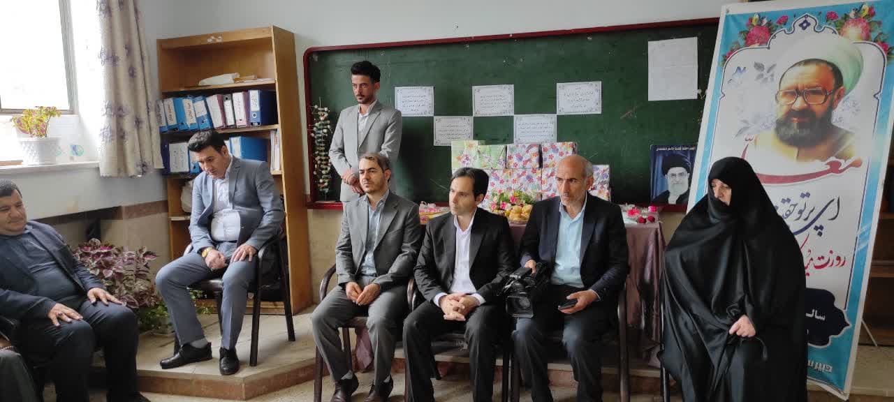 برگزاری مراسم تجلیل از معلمان به مناسبت هفته بزرگداشت مقام معلم در شهرستان چهاربرج