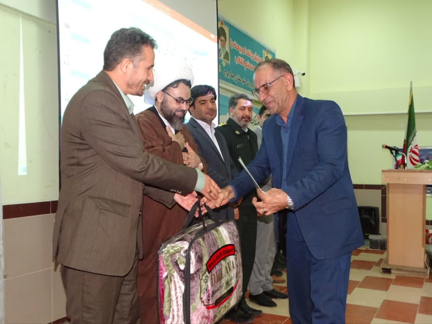 آیین گرامیداشت مقام معلم و تجلیل از فرهنگیان شهرستان چهاربرج برگزار شد