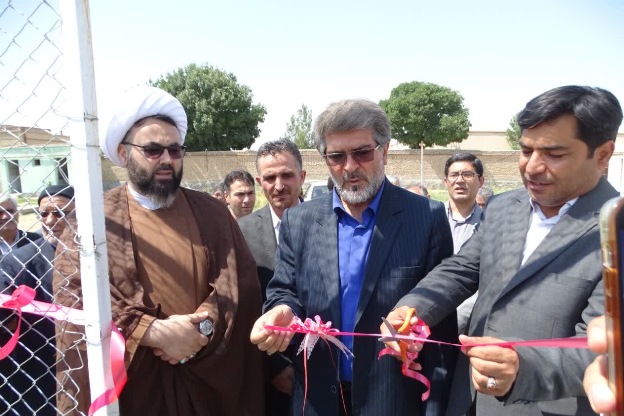 بهرهبرداری از پروژه چمن مصنوعی «شهدای دانشآموز مدرسه میناب» در روستای شعبانلو همزمان با هفته دولت