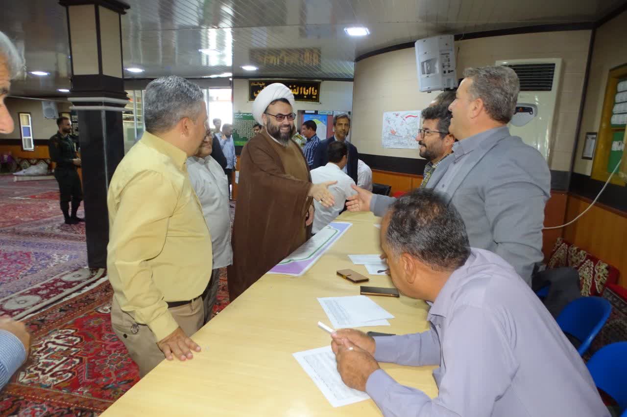 برپایی میز خدمت ادارات در شهرستان چهاربرج به مناسبت هفته دولت