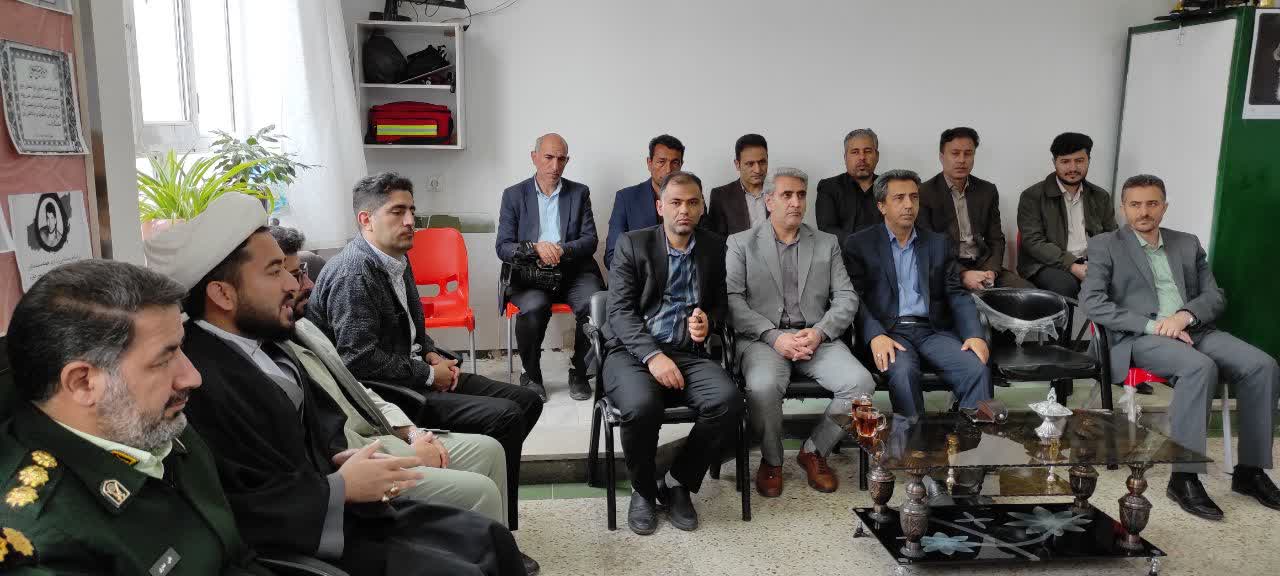 تجلیل از معلمان شهرستان چهاربرج همزمان با آغاز هفته معلم
