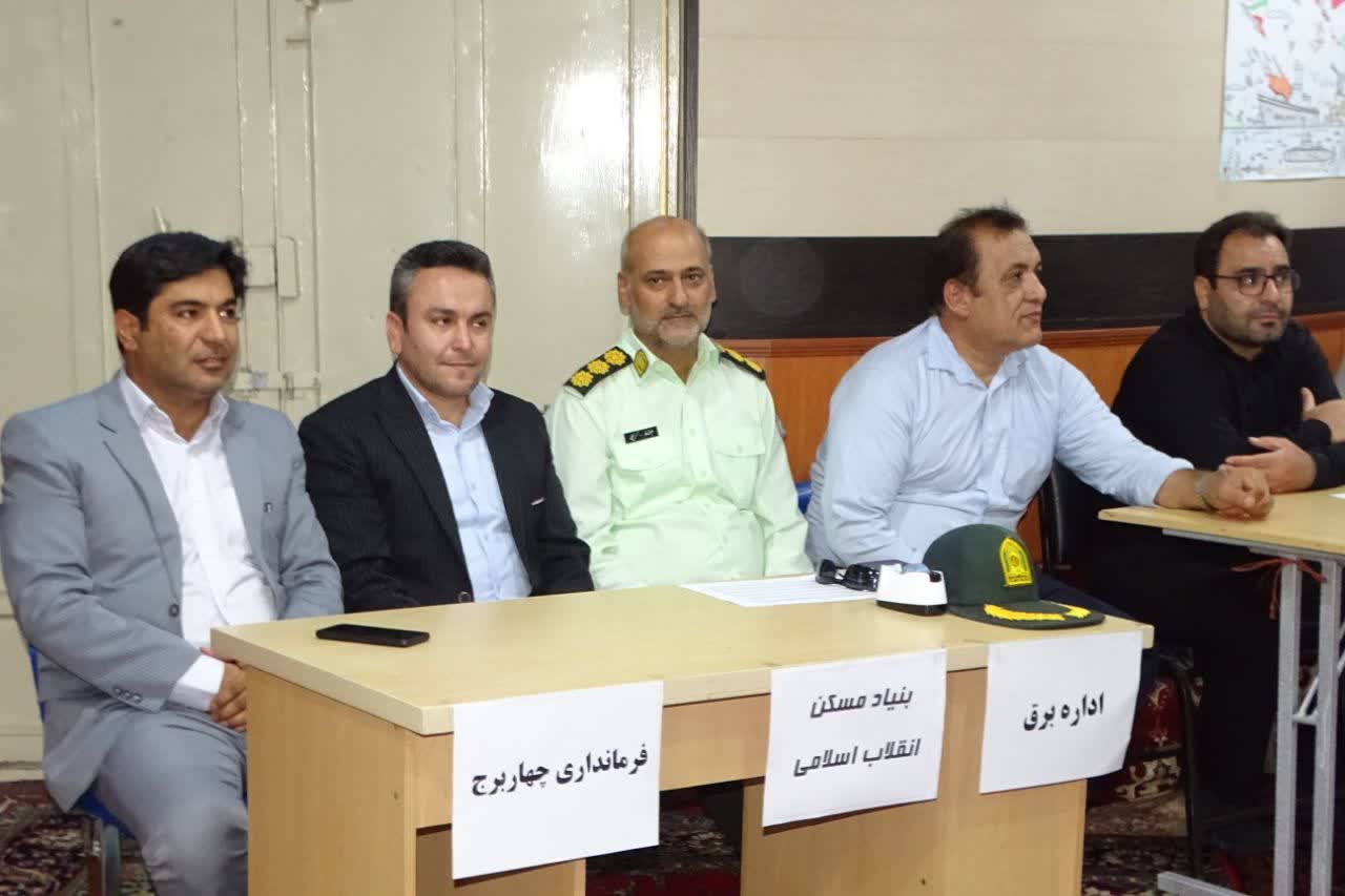 برپایی میز خدمت ادارات در شهرستان چهاربرج به مناسبت هفته دولت