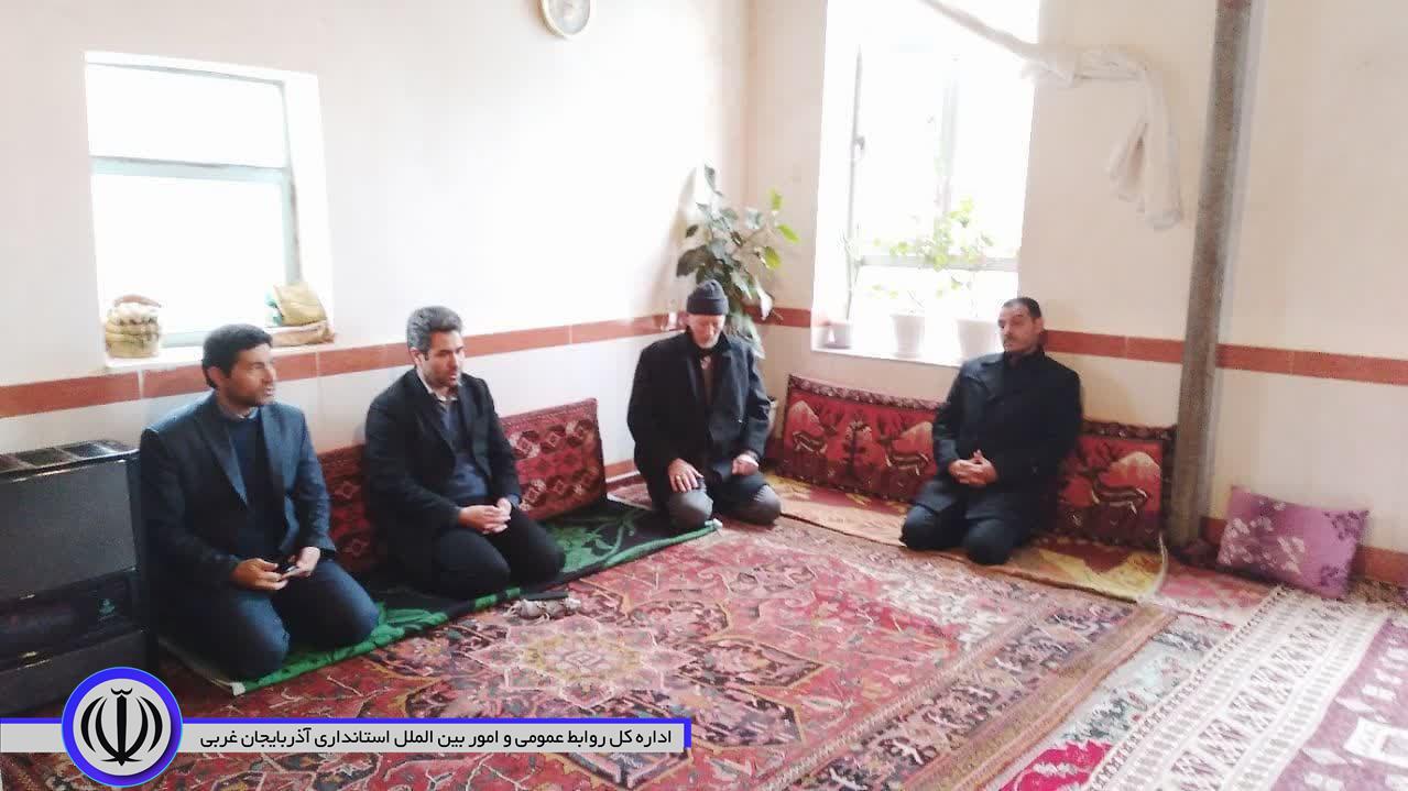 برپایی میز خدمت توسط فرمانداری شهرستان چهاربرج در روستای خزینه جدید