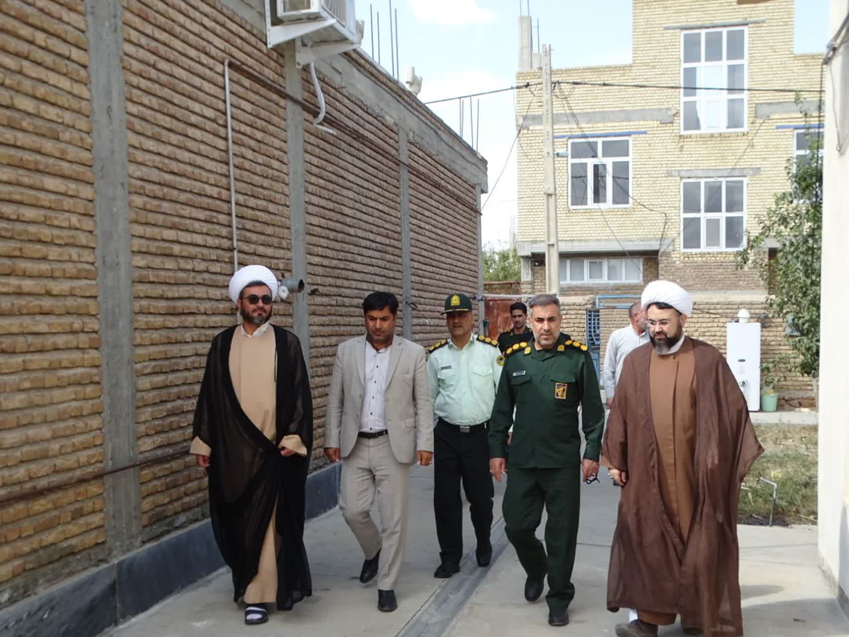 دیدار و تجلیل مسئولان شهرستان چهاربرج از خانوادههای معظم شهید بابایی و شهید جابری