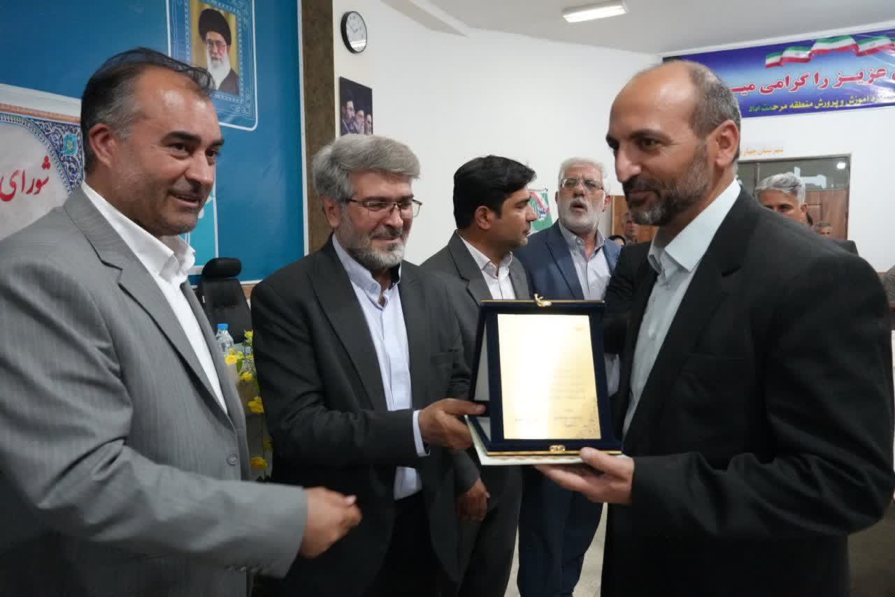 تجلیل از فرماندار چهاربرج و مدیران ارشد بخش کشاورزی و منابع طبیعی آذربایجان‌غربی در شهرستان چهاربرج