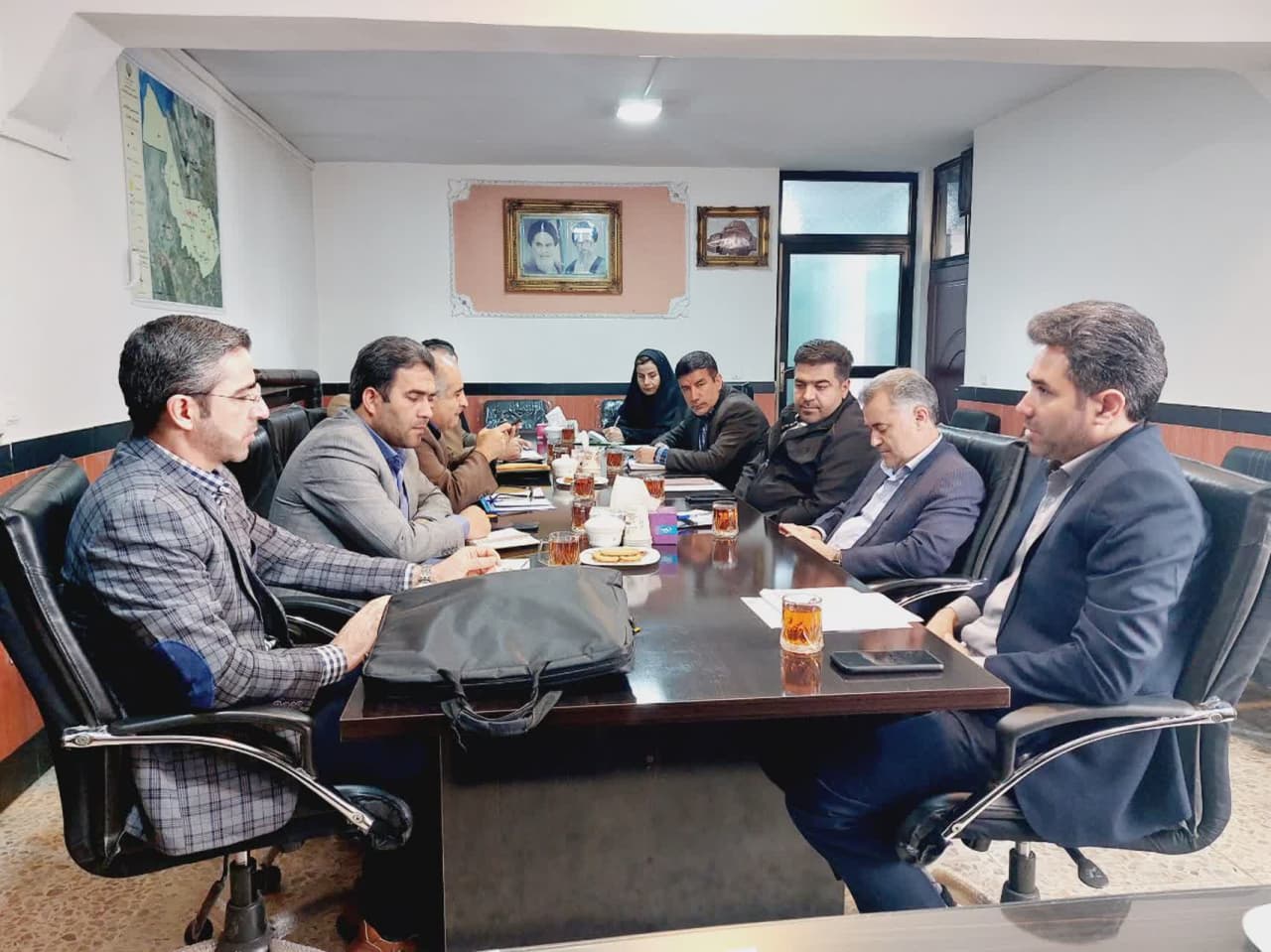 جلسه اشتغال و رفع موانع تولید با حضور مدیر اجرایی بنیاد برکت در شهرستان چهاربرج