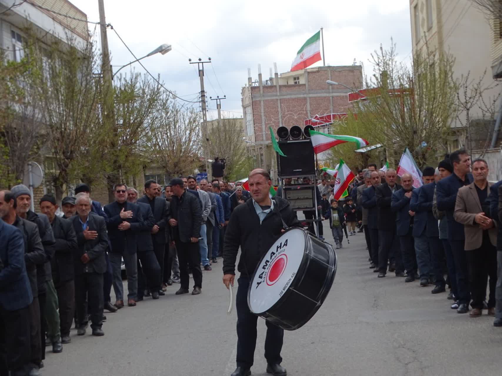 چهاربرج در سوگ «رهبر شهید» و شهدای مدرسه میناب