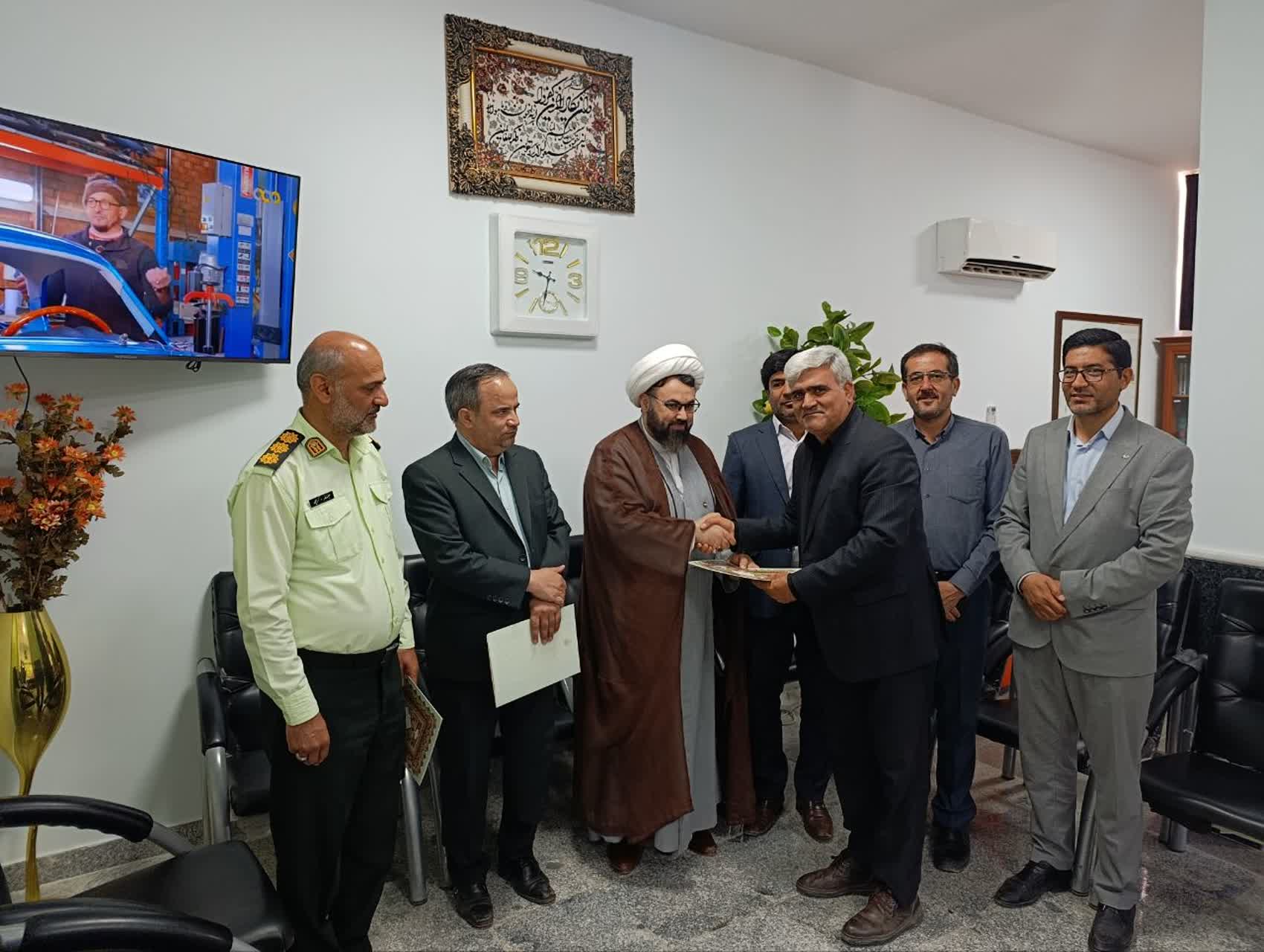 برگزاری مراسم تجلیل از اعضای شورای اسلامی شهر به مناسبت روز شوراها در شهرداری