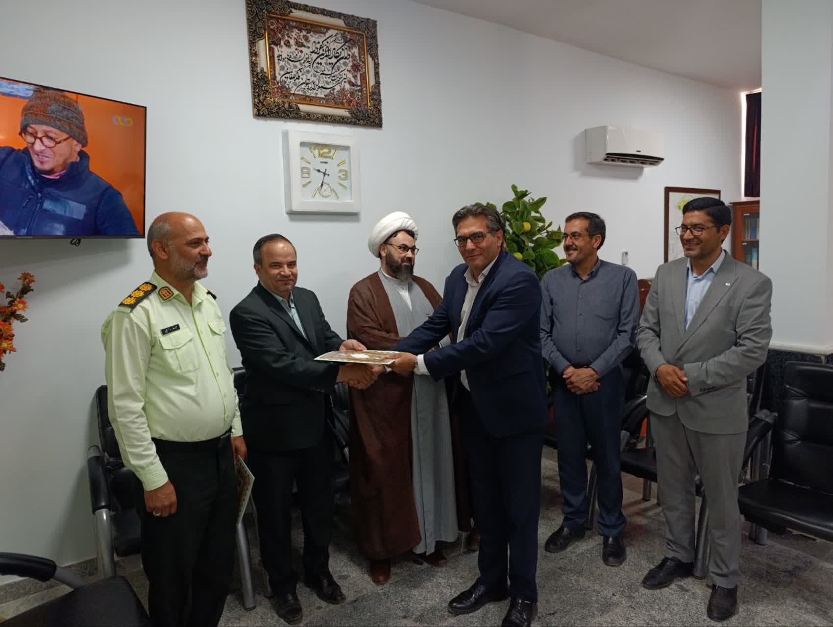 برگزاری مراسم تجلیل از اعضای شورای اسلامی شهر به مناسبت روز شوراها در شهرداری